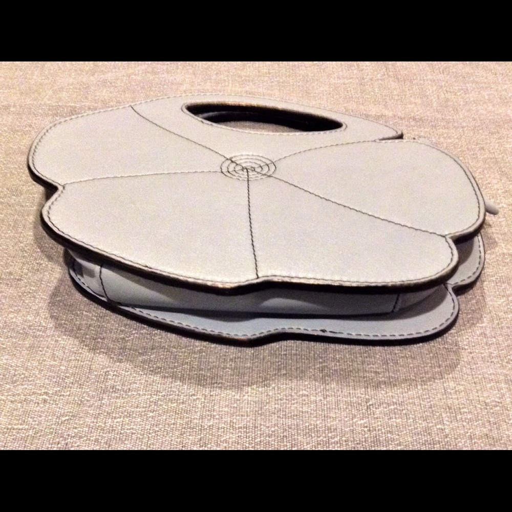 Paige Novick “Wedgewood blue” leather flower clutch - Picture 4 of 4
